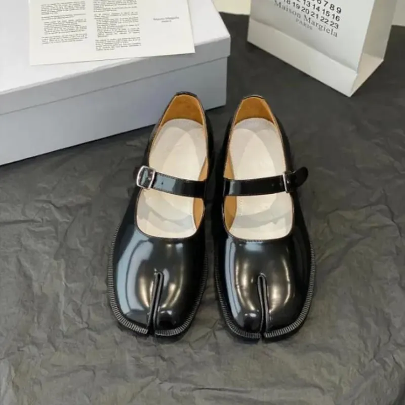 Tabi Ballet Zapatos con punta dividida Diseñador de lujo Maison Mary Jane Vestido de mujer MM6 Mocasines de moda Piel de becerro Zapatos de alta calidad de cuero genuino Tamaño 35-41