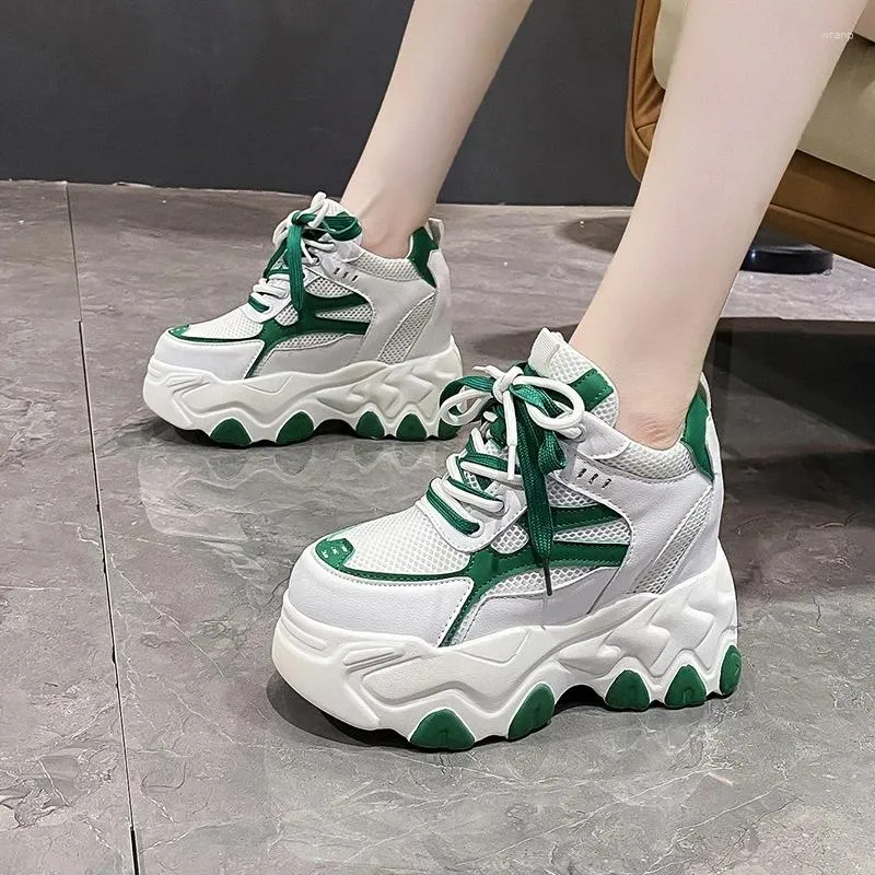 Casual skor sommar chunky sneakers kvinnor andas mesh lady mode snörning plattform utomhus 9 cm kil klackar chaussures femme