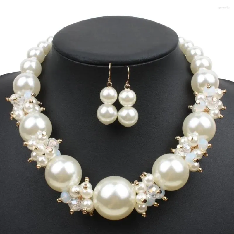 Chaînes exquises faites à la main Simulation Perle Blanche Collier Tempérament Dames Bijoux Accessoires Ensemble