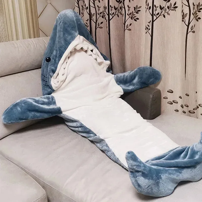 Kreskówkowy Shark śpiwór śpiwór piżamowy biuro drzemka koc rekinowy Karakal materiał syrenka zimowa koc dla dzieci dorosłych 240307