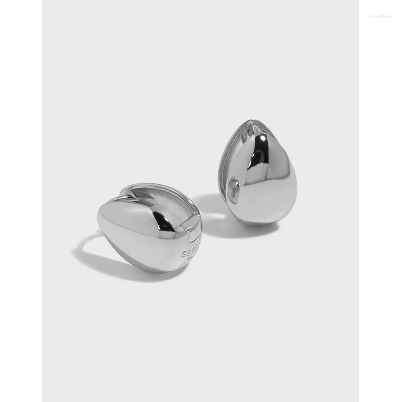 Boucles d'oreilles à tige version coréenne du design de niche Instagram minimaliste géométrique ovale texture lisse boucle d'oreille en argent pur S925 pour femmes