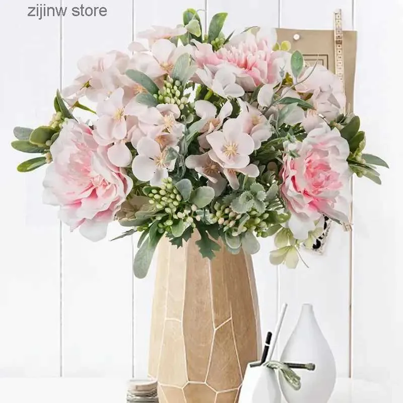 Faux Floral Verdure Soie Blanche Pivoine Hortensia Bouquet pour La Décoration De La Maison Couronne De Noël Accessoire Mariée Tenant Des Fleurs Fournitures De Fête De Mariage Y240322