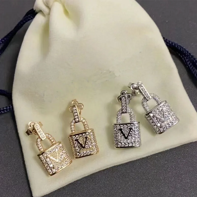 Orecchini in oro di lusso Orecchini con diamanti di design Designer di gioielli di moda squisiti e semplici Orecchini ad anello con diamanti in oro 18 carati di alta qualità