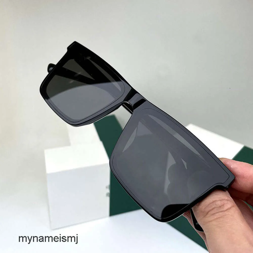 2 PCS Fashion Luxury Designer Solglasögon för män som kör 2022 Nytt Big Face Anti Ultraviolet Driver Driving Advanced Square Solglasögon Solskyddsmedel