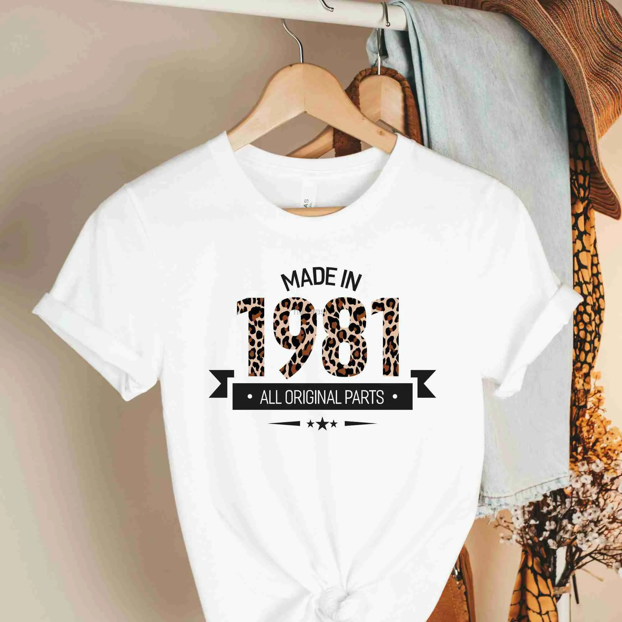 تي شيرت المرأة 1981 المطبوعة harajuku top t-shirt t-shirt عارضة النساء القصير الأكمام الأكمام الأساسية