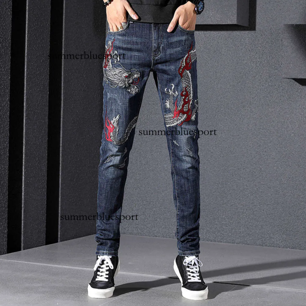 Jeans en détresse brodés à la mode pour hommes avec coupe ajustée et petits pieds, pantalons décontractés à la mode pour hommes