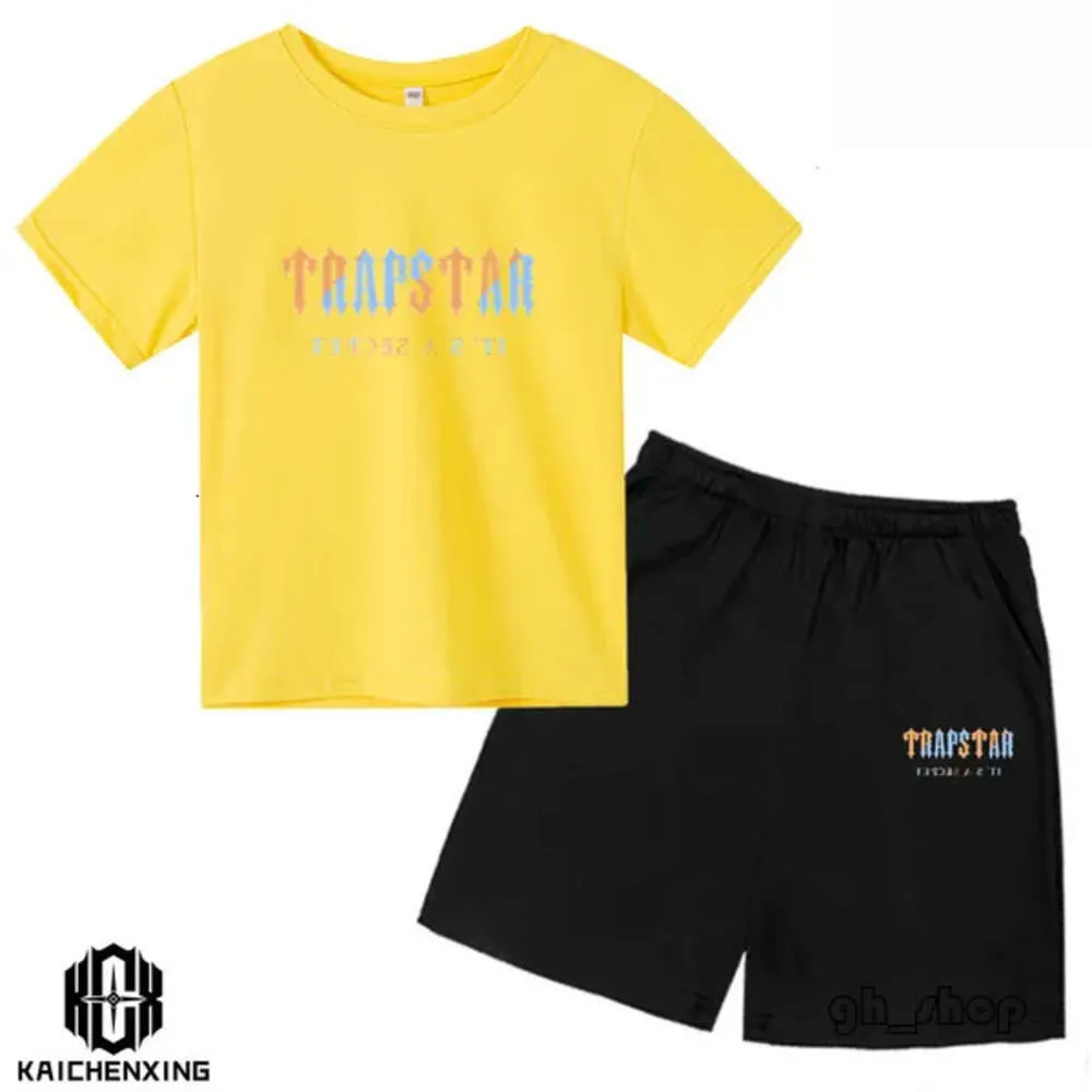 T Shirts 2024 Summer Trapstar Tshirt Kids Boys Beach Shorts Set Streetwear Tracksuit Men Women Clothes Girls Sportwear 7014 240411