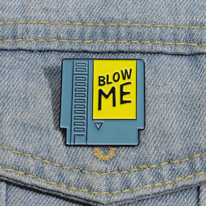 Blow Me Emaye Pin 80'in Retro Şarkı Sözleri Şarkı Broş Lapel Rozet Oyunu Radyo Komik Sarcastik Pin Mücevher Aksesuarları Arkadaşlar İçin Hediye