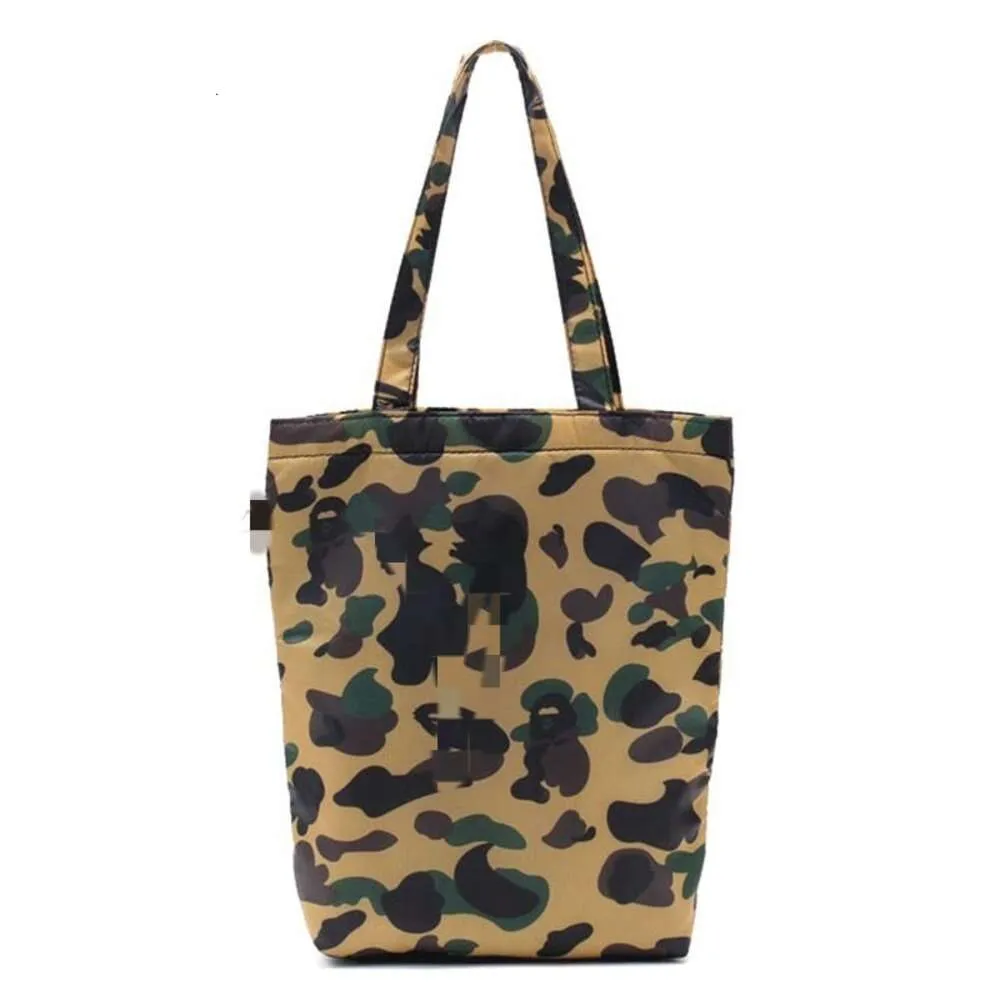 Designer Ape Bag Bapestar Japanese Appendix Shark Camo Handväska trendiga människor Klipp Combott Polyester Shoppingväska Minimalist på axelväska