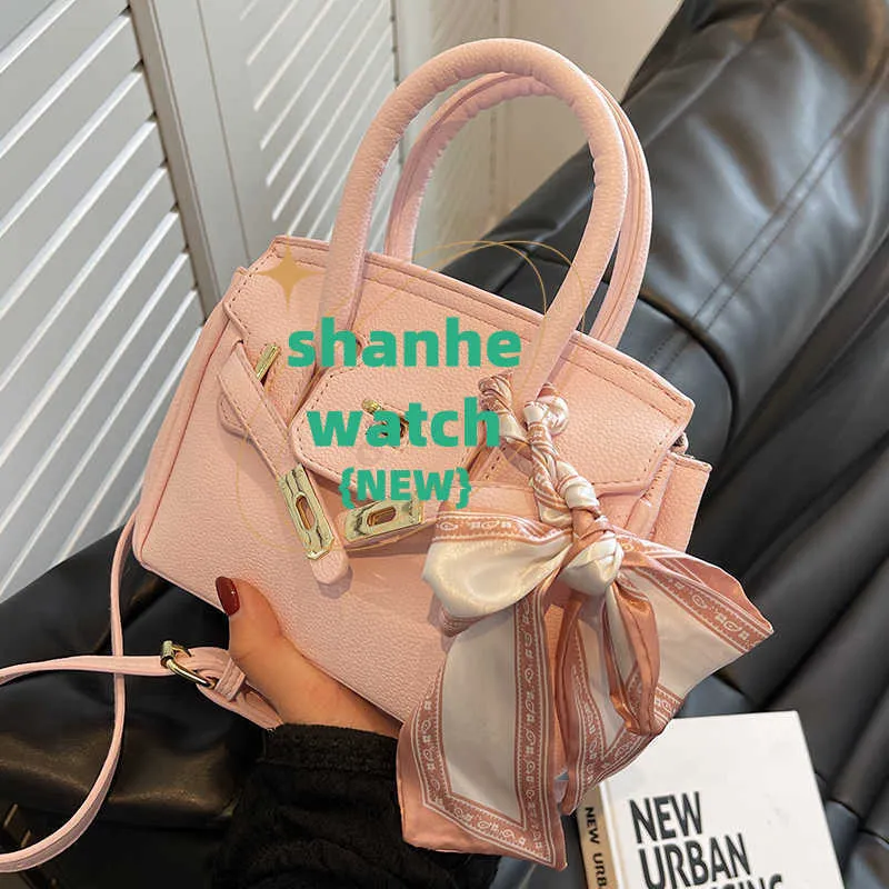 Negozio online di borse tote originali all'ingrosso Borsa piccola da donna 2024 nuova borsa rosa con texture corporea di alta qualità con logo reale