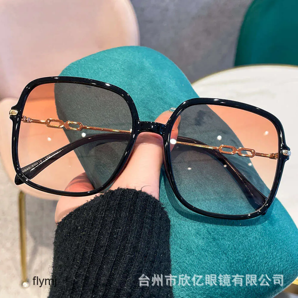 2 stks Fashion luxe designer 2023 nieuwe Koreaanse versie van trendy gepersonaliseerde zonnebrillen met dezelfde online populaire klassieke mode-oceaanfilm zonnebrillentrend