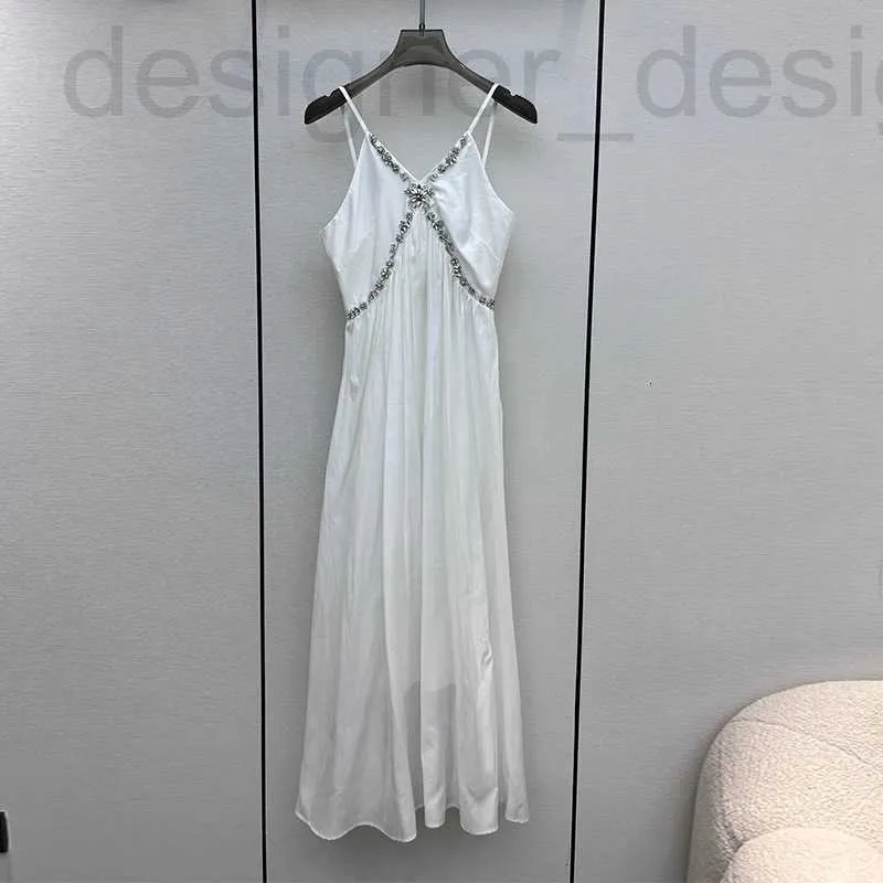Базовые повседневные платья Платье в стиле дизайнерского бренда Boutique Miu с бриллиантовыми бусинами, юбка длиной до колена, облегающее праздничное платье феи с V-образным вырезом, летняя новинка L8MV