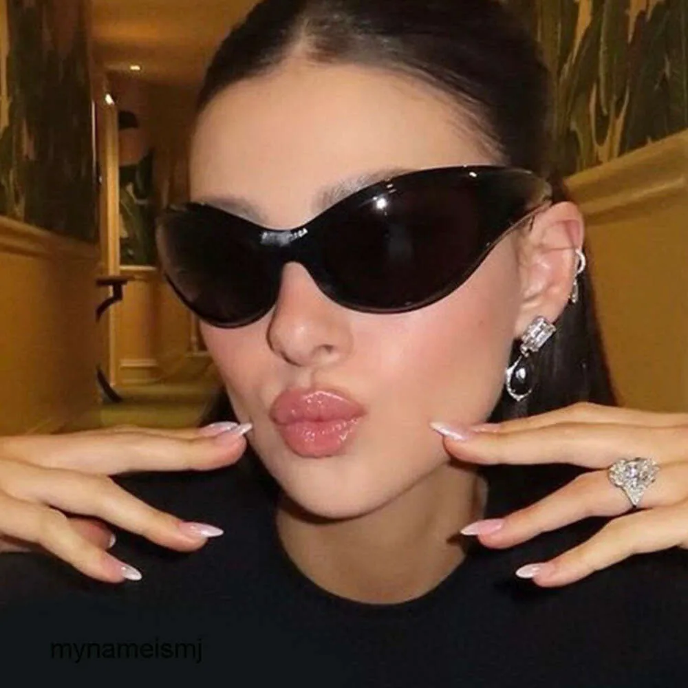 2 szt. Moda luksusowy projektant Y2K Duża ramka w przyszłości okulary przeciwsłoneczne 2024 NOWOŚĆ Instagram Sport Cyllling Spicy Girl Punk Punk Sunglasses