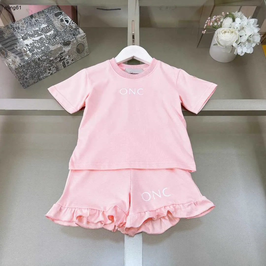 Merk babykleding mooie roze roze korte mouw set kinderen trackpakken maat 100-140 cm zomer tweedelig set meisjes t-shirt en ruche shorts 24mar