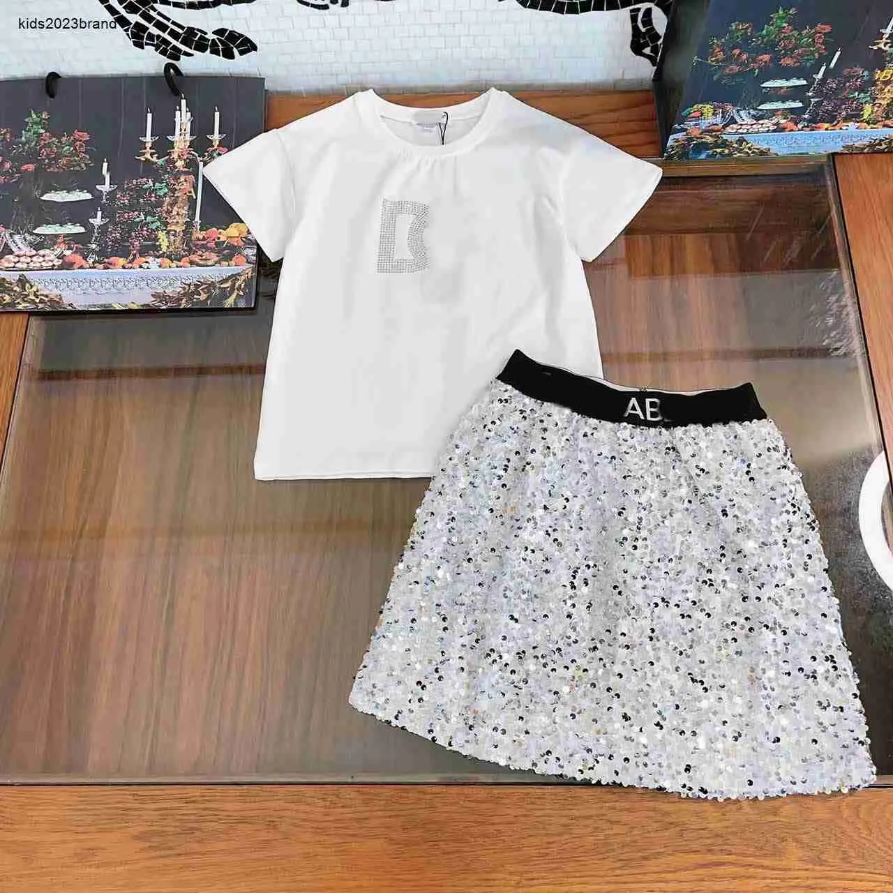 Novas roupas de bebê crianças fatos de treino verão vestido de princesa tamanho 90-150 cm letra brilhante logotipo meninas camiseta e saia curta prata brilhante 24mar