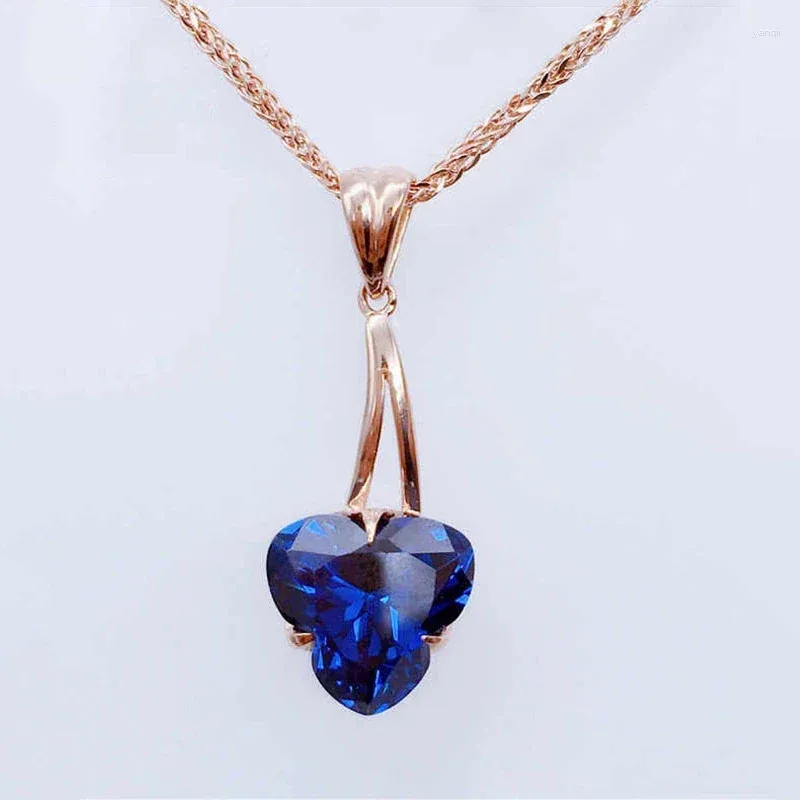 Hängen pläterade 14k Rose Gold Triangle inlaid Sapphire Pendant Halsband Fashion Utsökta bröllop smycken gåva