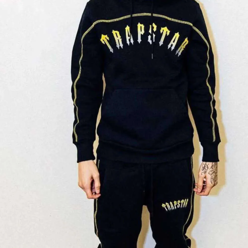 2024 Trapstar Tracksuit Set Arch Panel Red Letter Kvalitet broderad tröja Vinterhuvtröjor Jogging Pants High Street Men passar Fashion Suit Gik668