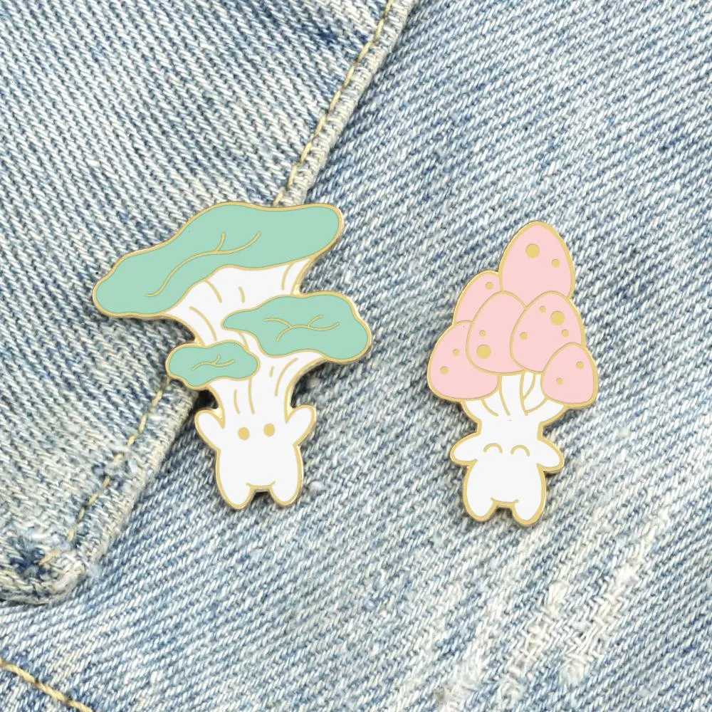 Lindo pequeño broche de planta de hongos Lindos juegos de películas de anime Pines de esmalte duro Recoger Broche de dibujos animados de metal Mochila Sombrero Bolsa Collar Insignias de solapa