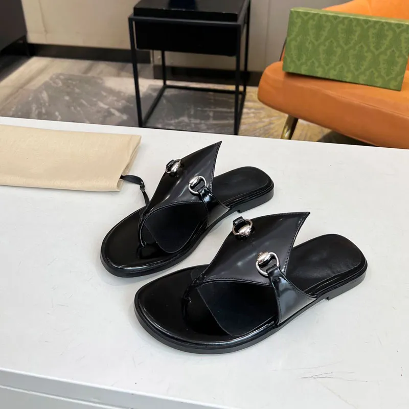 Yaz kadın moda sandalet tasarımcısı rahat rahat düz ayakkabılar minimalist tatil plaj flip flop