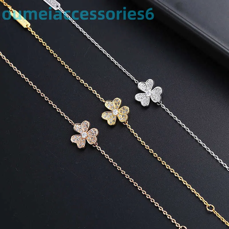 2024 Jewelry Designer Brand Vanl Cleefl Arpelsbracelet Four Womens Three Leaf Diamond Armband Lucky Grass Simple Light Luxury