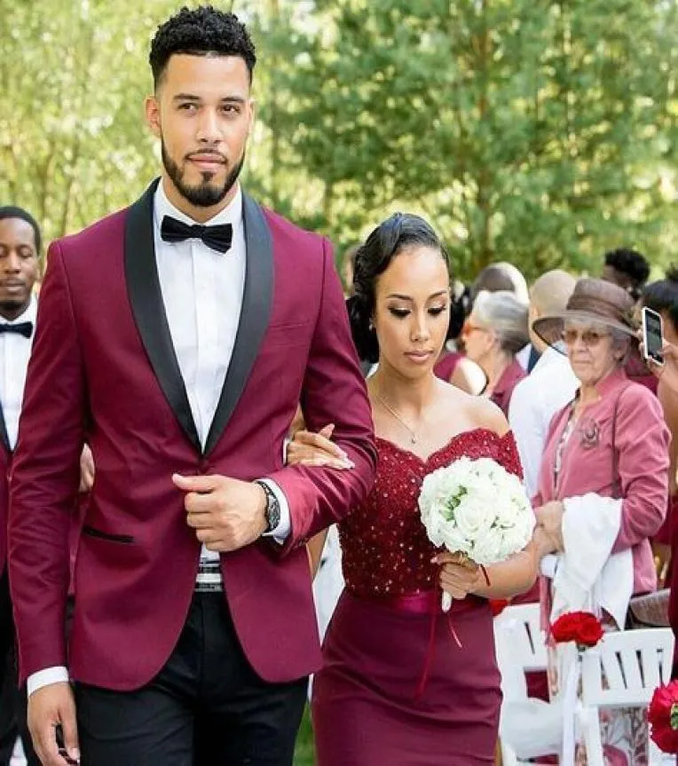 2019 Groom Tuxedos Wedding Suits Groomsmen Man For Young Man Prom Suits JacketPantsVest Bow Tie Burgundy Custom made Plu8581086