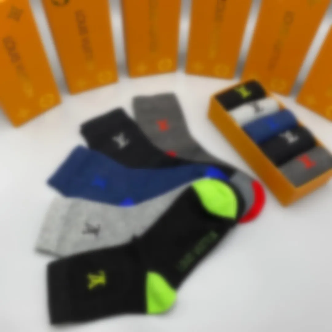 2024 Designer Mens Socks Five Pair Luxe Sport Sport Winter Mesh Letter Drukowana skarpetka haftowa bawełna mężczyzna z pudełkiem