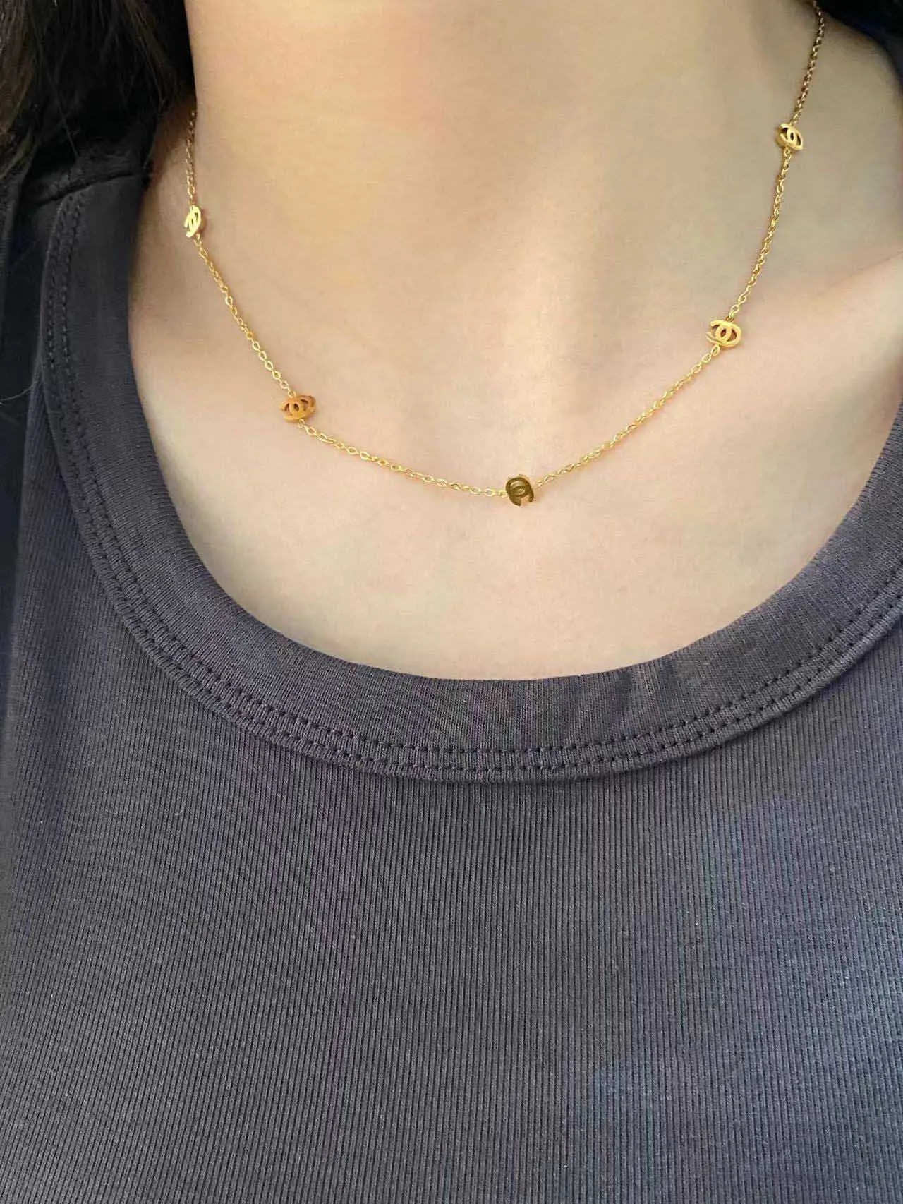 Aldrig bleka 18k guldpläterad lyxdesigner chokers halsband rostfritt stål brev kedja smycken heta