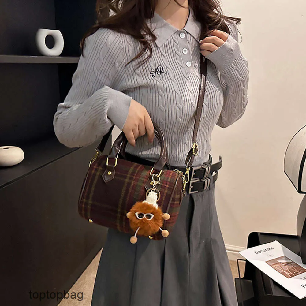 Designer Luxury Fashion Tote Bags New And Versatile Portable Boston Bag With Woolen Plaid Single Shoulder Crossbody Womens Bag