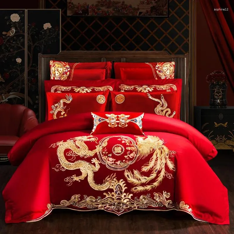 Set di biancheria da letto Set di quattro pezzi con ricamo per celebrazione del matrimonio in stile cinese in grande lusso di colore rosso