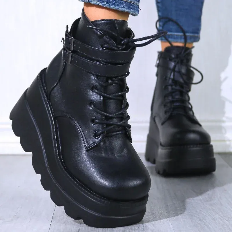 Boots 2023 Новая весенняя осенняя модная платформа Welge Boots Angle Women Punk Style Cround Toe Cross Tied Женские ботинки Botines de Muj