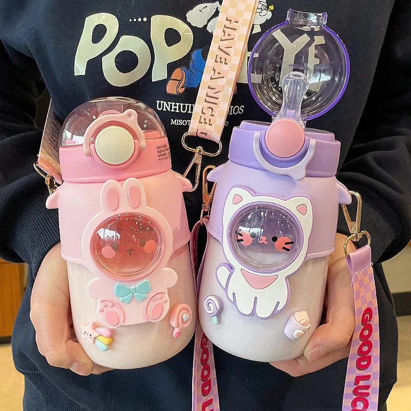 Śliczna butelka z wodą dla dziewcząt Kawaii Ins Wind Plastikowy kubek z liną może pomieścić 700 ml odbijanie Słomy Waterbottle 240320