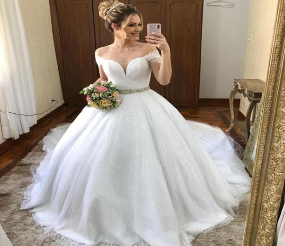 Bellissimo abito da ballo sacro da fata Abito da sposa con spalle scoperte scintillanti abiti da sposa scintillanti con perline di cristallo con pizzo su misura u7500840