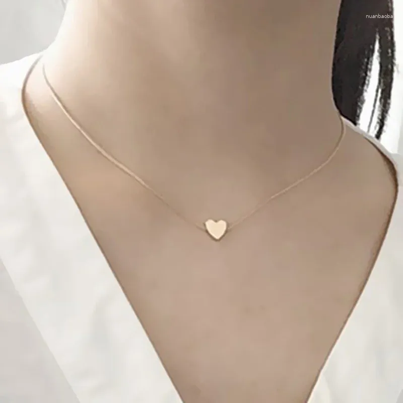 Łańcuchy 2024 Kobiet biżuteria prosta miłość serce srebrny kolor łańcuch choker naszyjnik złoto małe nieskończoność bijoux prezenty
