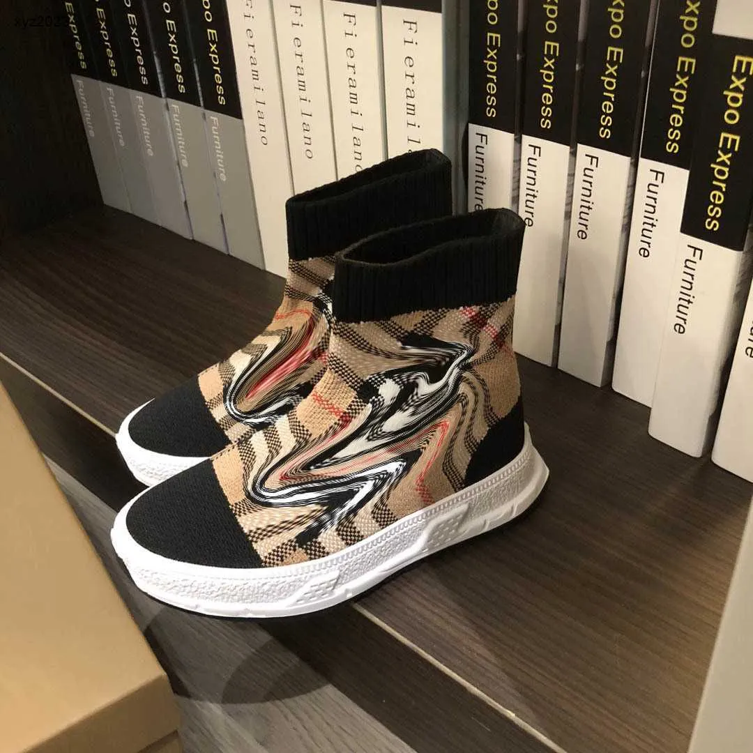 Sneakers di moda sneaker design a strisce ragazzi ragazze scarpe a maglia 26-35 tra cui la scatola di cartone di alta qualità stivali da caviglia per bambini 24mar