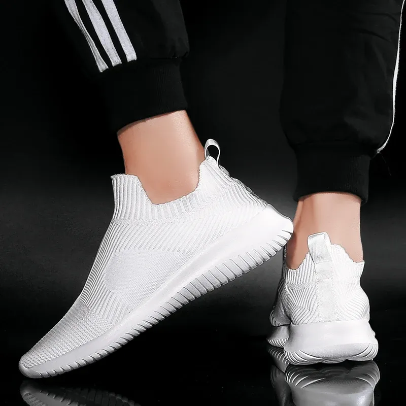 Skor herrskor mode mesh andningsbar plattform lat person sport vandring skor casual sneakers ljus vit sneakers män loafers