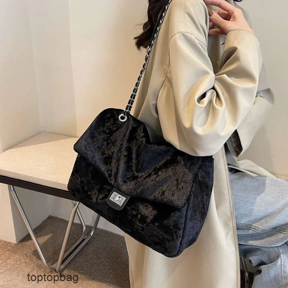 Designer Luxury fashion Tote bags Fashionable and trendy leisure underarm bag 2023 versatile and stylish one shoulder crossbody messenger bag