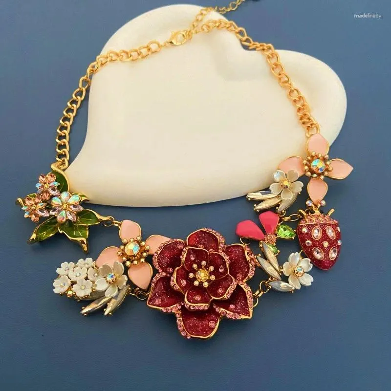 Correntes vintage jóias cheias de colar de flor de diamante lindo incrustado com cristal vermelho grande