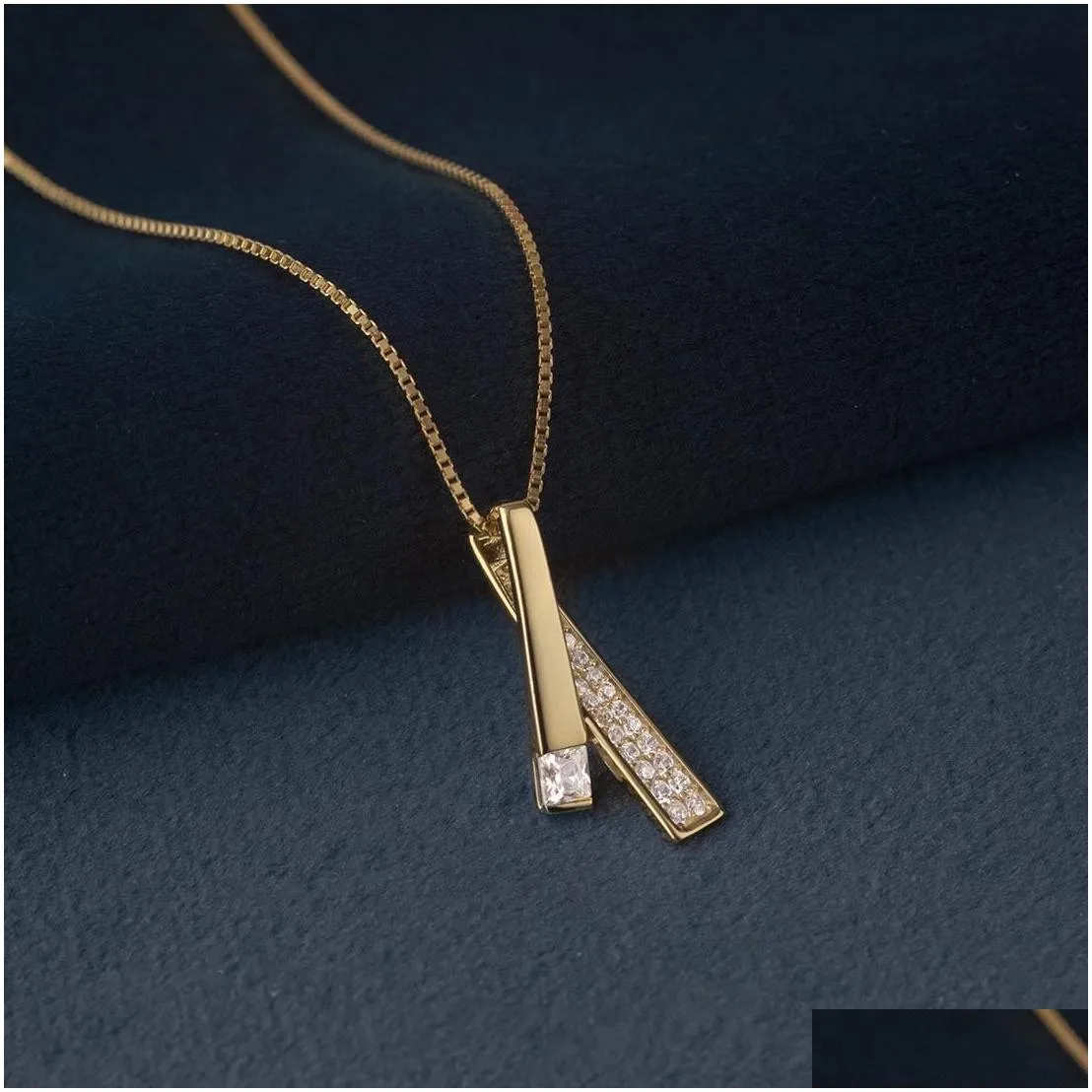 Pendant Necklaces Light Luxury 18K Gold Plated Geometric Interlocking Necklace 925 Sier Cross Drop Delivery Jewelry Pendants Dhrlj