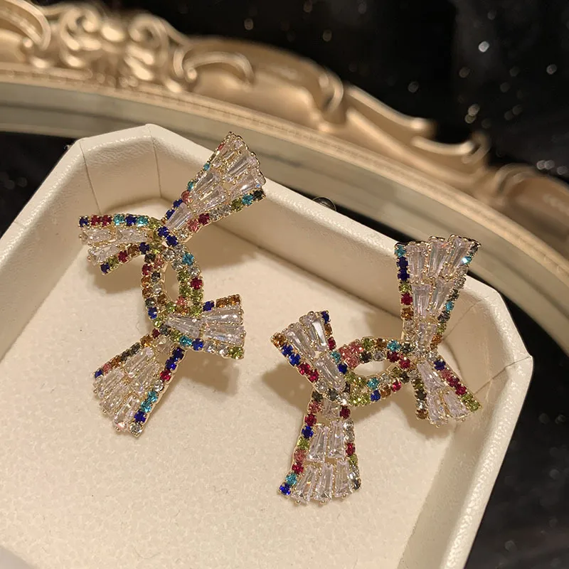 Ins ny mode söt båge örhänge gnistrande färgglada diamantkristall zirkonia koppar studörhängen för kvinnliga flickor med presentförpackning