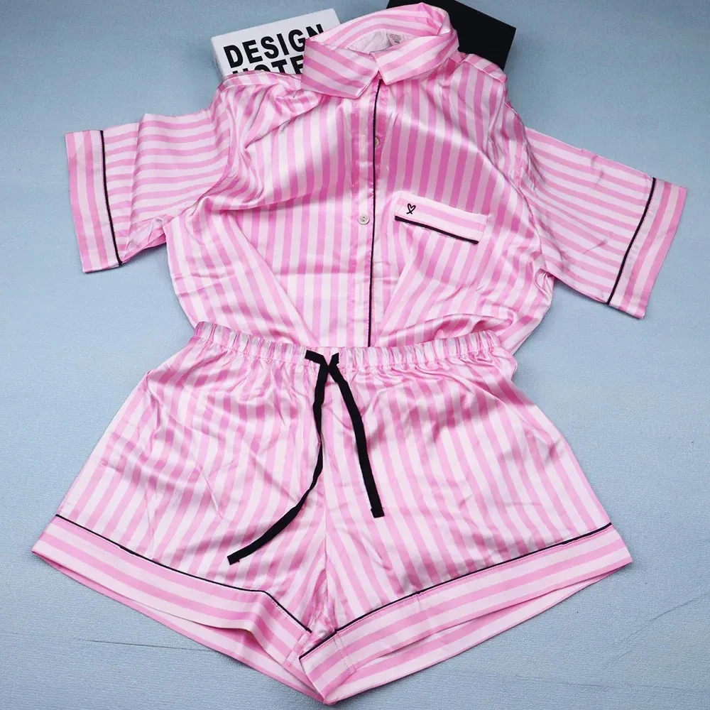 Women Seksowna odzież snu Słodka miłość serce drukowanie piżamy ins szorty V-litera wysokiej jakości odzież domowa Dwuczęściowe zestawy 240322