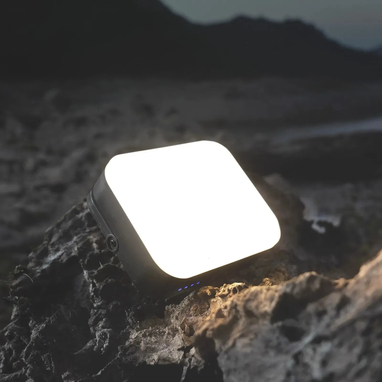 Luce da campeggio a LED Ricarica USB Tenda portatile Lanterna Torcia di emergenza Notte Quarta marcia Oscuramento Escursionismo all'aperto 240319