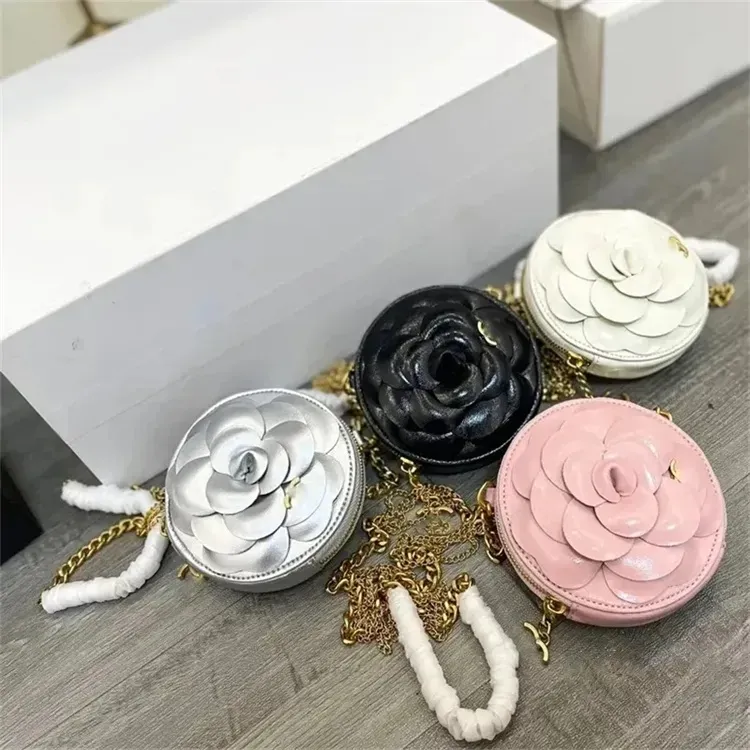 Hot Designer Ladies Round Cake Makeup Bag Three-Dimensional Camellia Hardware Metal C Button Small Pendant Chain Crossbody Bag Handbag Key Bags Coin Purse 12*12cm