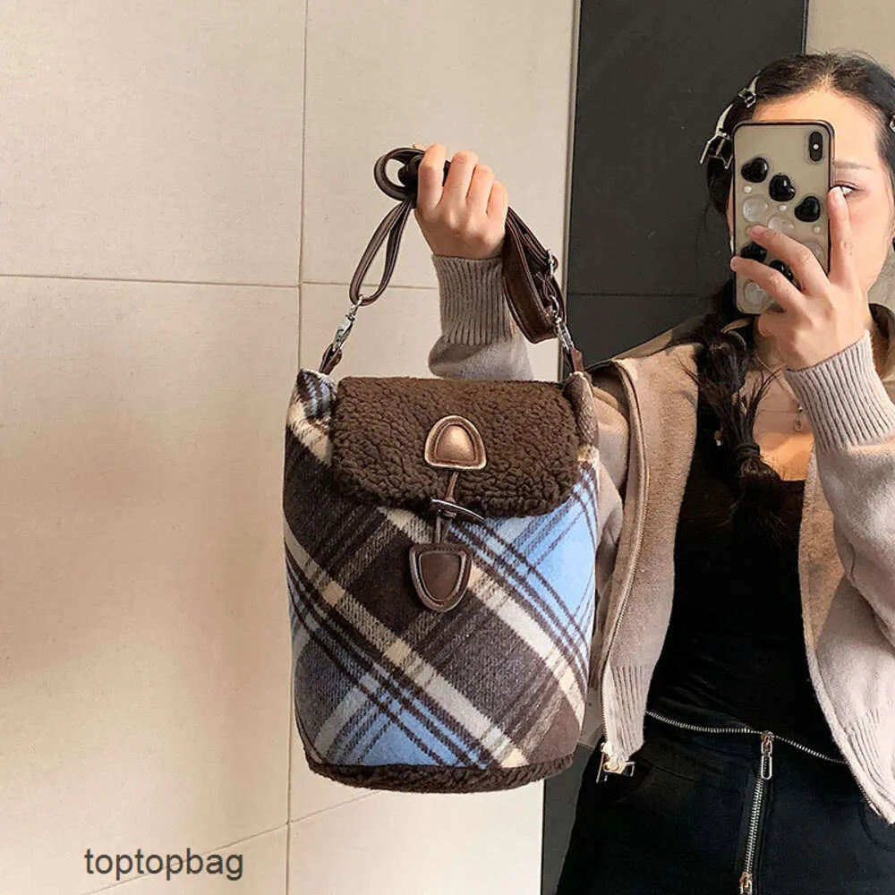 Designer Luxe mode Cross Body tassen Koreaanse versie veelzijdige herfst- en winter bucket bag Instagram modieuze en eenvoudige wollen crossbody met enkele schouder wo