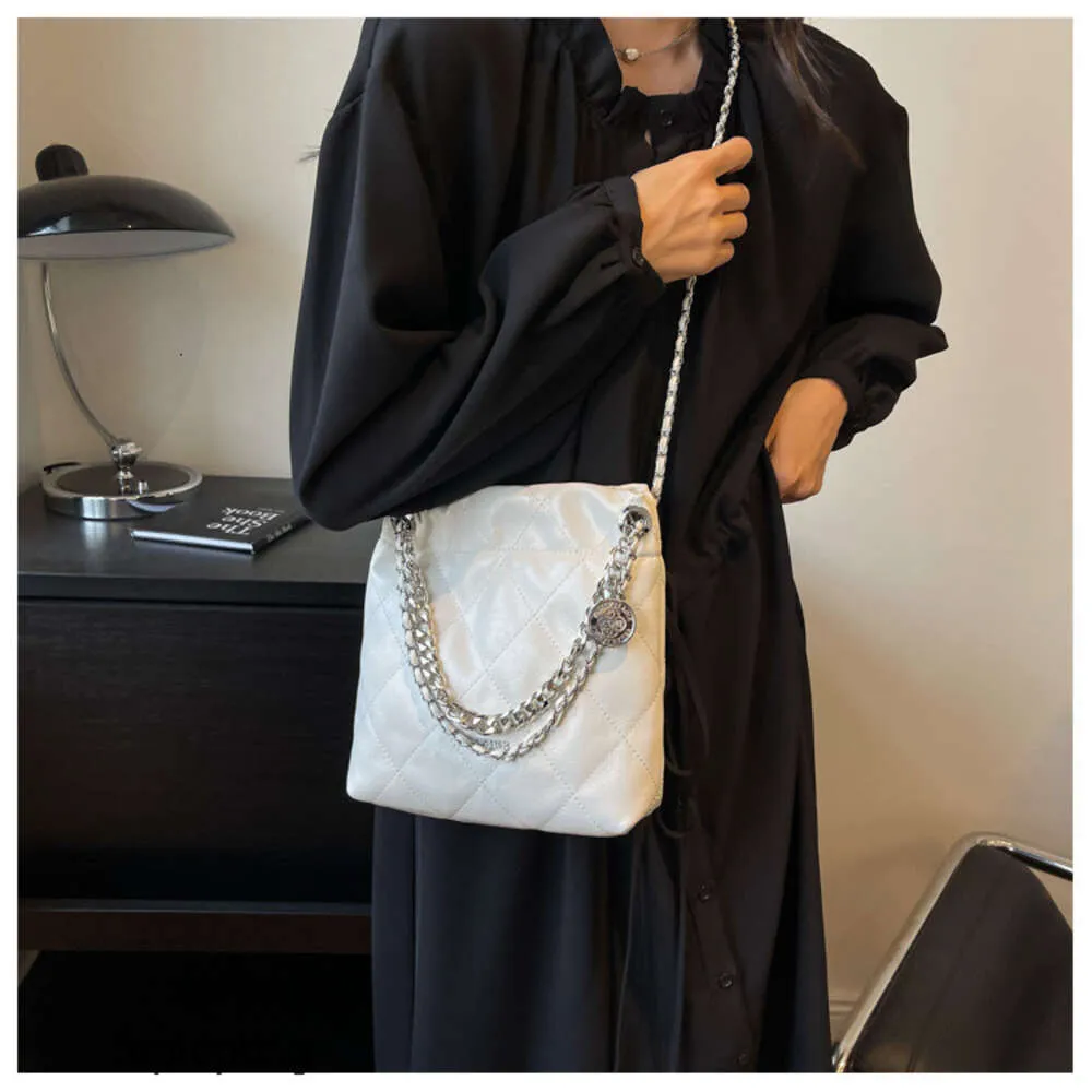 Designer Luxury fashion Shoulder bags This years popular fashion and sweet series pocket bag 2023 Lingge embroidered thread single shoulder crossbody chain bag for