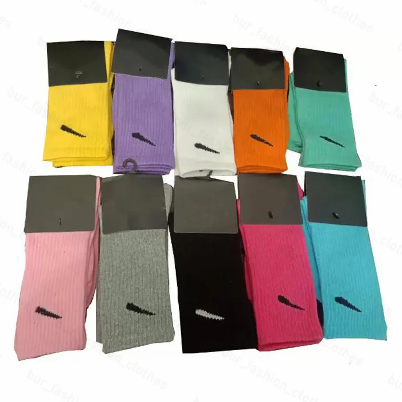 chaussette designer hommes et femmes chaussettes classique noir blanc femmes hommes luxe sport hiver lettre nette tricot chaussette coton avec des boîtes de haute qualité