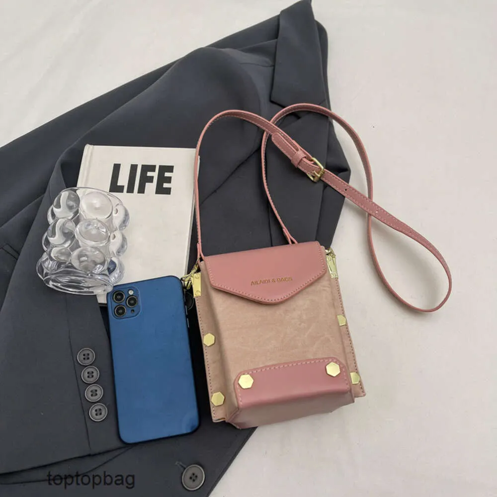 Tasarımcı lüks moda omuz çantaları Instagram Kore moda taze tatlı küçük çanta 2024 Yeni çok yönlü bir omuz crossbody mini ağız kırmızı çanta