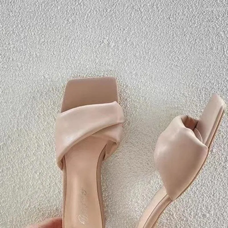 Chinelos femininos 2024 verão quadrado sapatos de salto baixo marca moda senhoras elegantes slides ao ar livre sandálias casuais