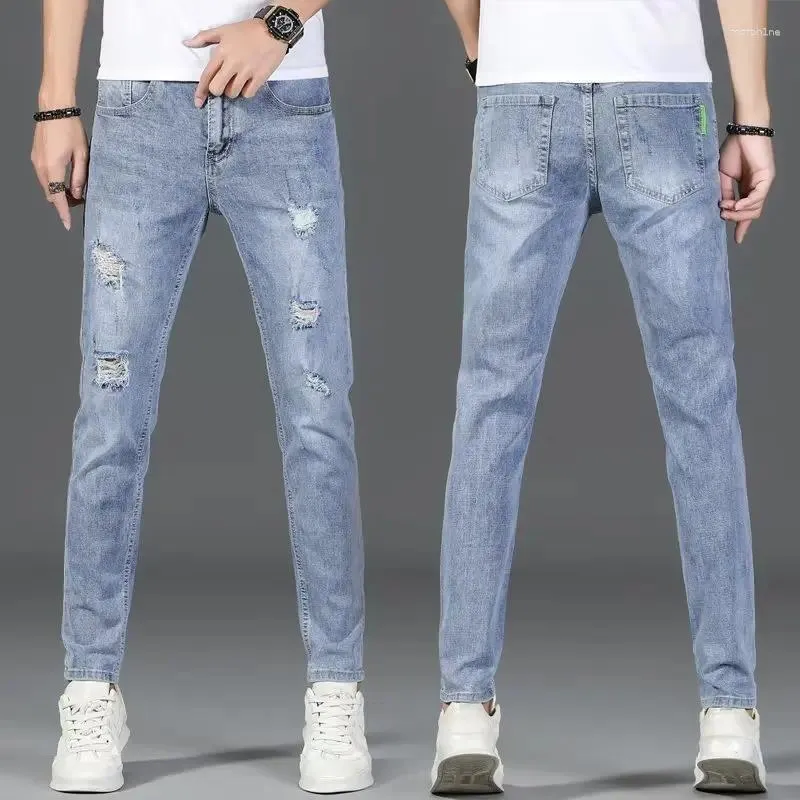 Jeans da uomo elasticizzati slim fit pantaloni coreani alla moda azzurri pantaloni in denim strappati casual da gioventù