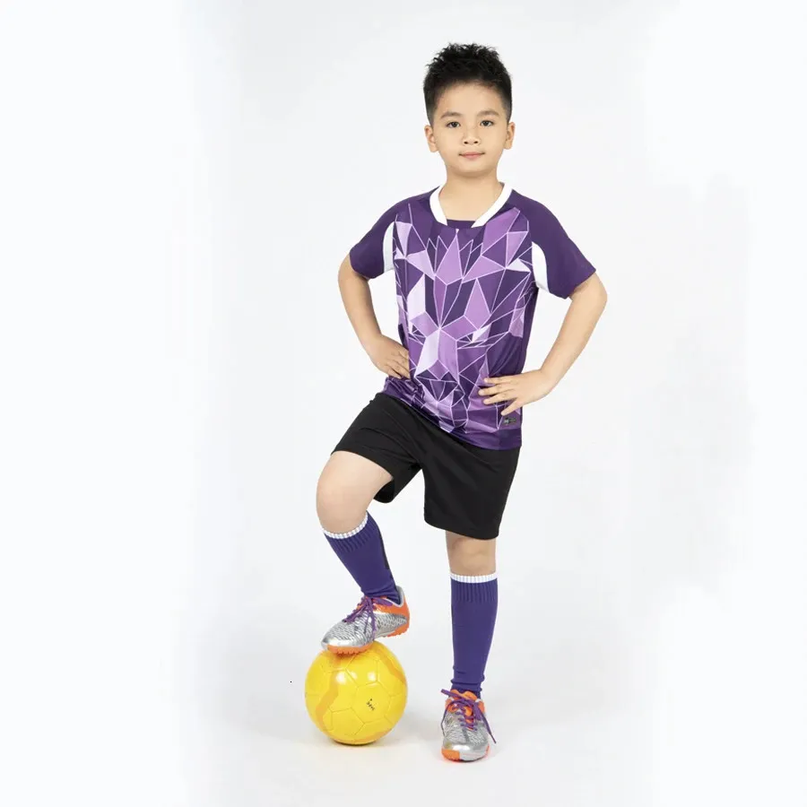 2324 Maillots de football pour enfants Football Formation Vêtements Enfants Teamwear Uniforme Garçons Jersey Ensemble Sportswear Club Costume 240318