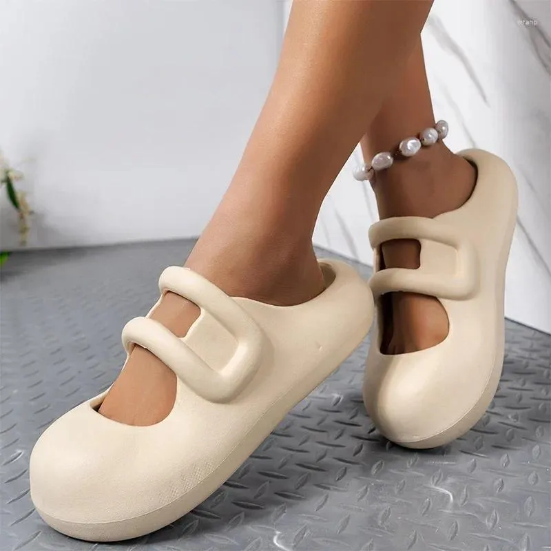 Kobiety spacerujące 443 Kapcie platformowe Flats Buty swobodne 2024 Letni projektant sandały sandały sukienki Flip Flip Flops płytkie zjeżdżalnie Mujer 996